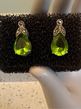 Vintage 925 Sterling Silver Peridot Green Teardrop Glass Stud Earrings